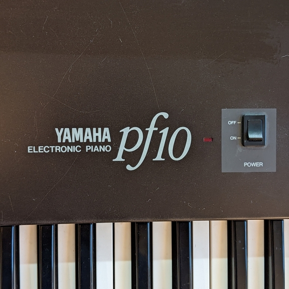 Yamaha pf10 electronic piano with J.H. Sessions and Son road case - Picture 2 of 9